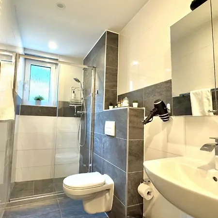 Modern Near Hbf & Messe דירה