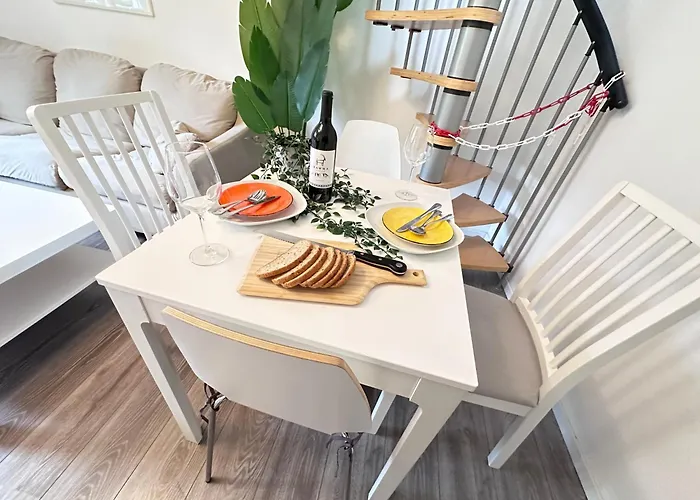 Modern Near Hbf & Messe 에센